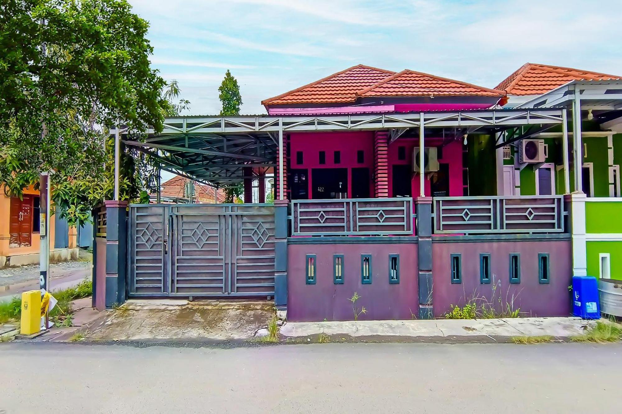 Hotel Spot On 92466 Adam Kost Syariahnearwisata Jembatan Barito Banjarmasin  Exterior foto