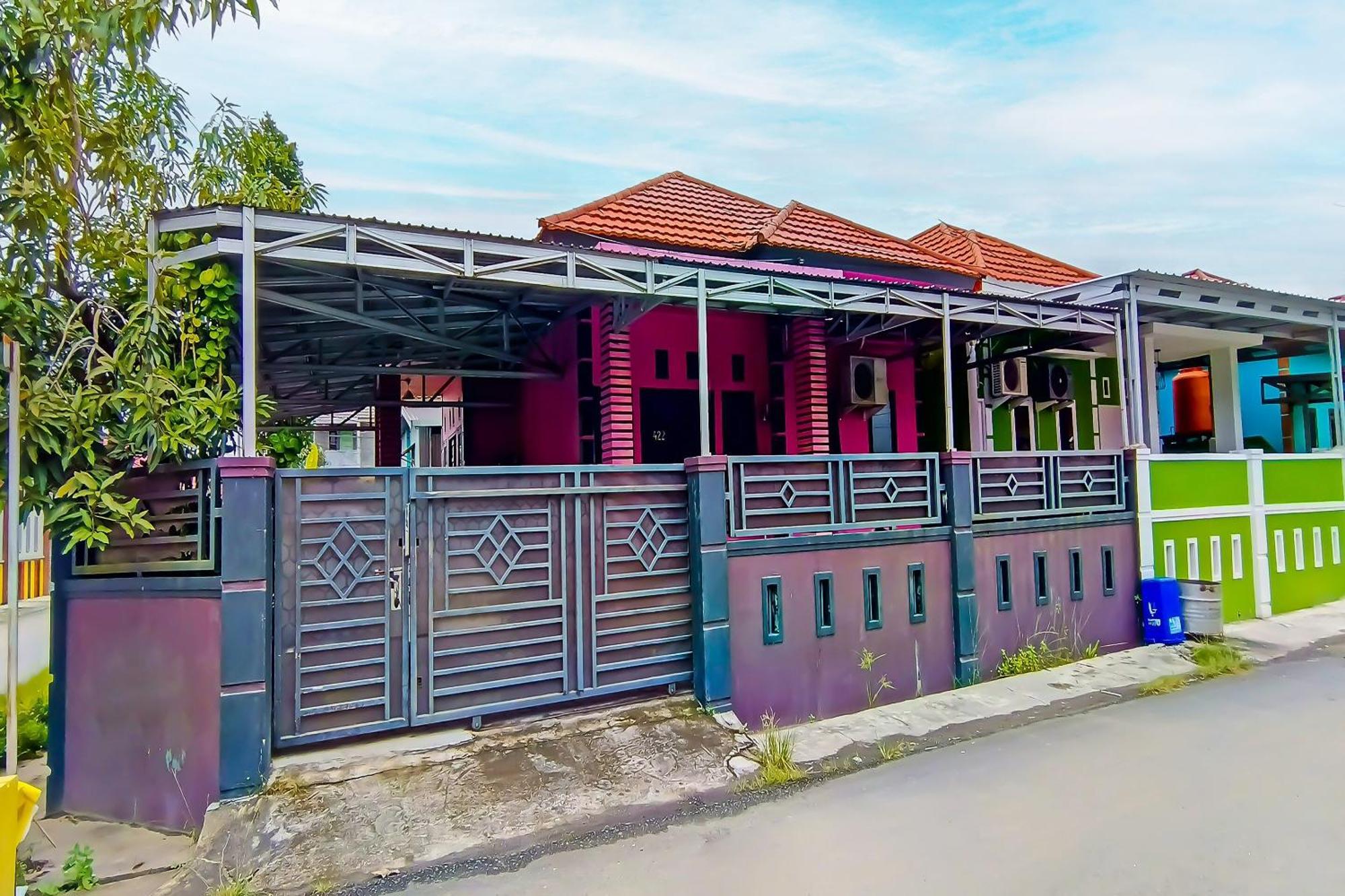 Hotel Spot On 92466 Adam Kost Syariahnearwisata Jembatan Barito Banjarmasin  Exterior foto